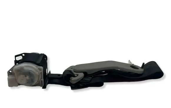Mitsubishi Pajero Rear seatbelt N1527