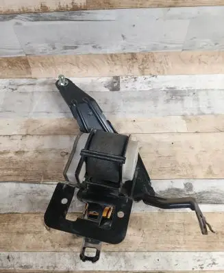 Middle seatbelt (rear)