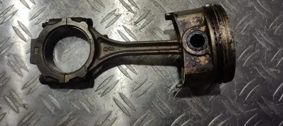 Mitsubishi Galant Piston with connecting rod