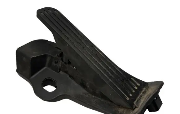 Volkswagen Tiguan Accelerator throttle pedal 65102100