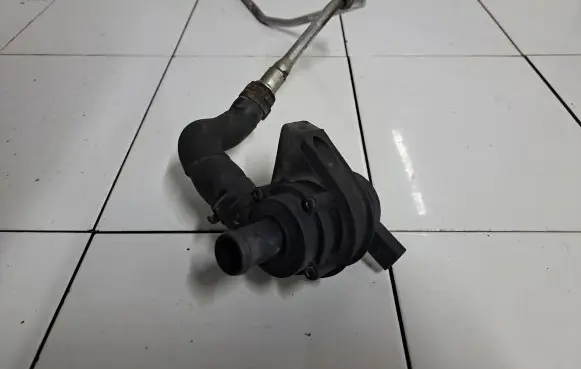 Volkswagen Jetta V Electric auxiliary coolant/water pump 1K0965581F