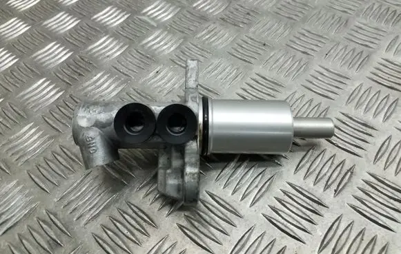 Master brake cylinder