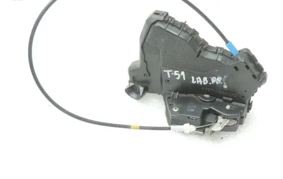 Toyota Auris 150 Front door lock 6903002220