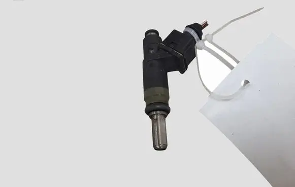 BMW 1 E81 E87 Fuel injector 7506158