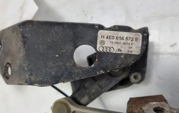 Audi A8 S8 D3 4E Headlight/headlamp level sensor 4E0907503C