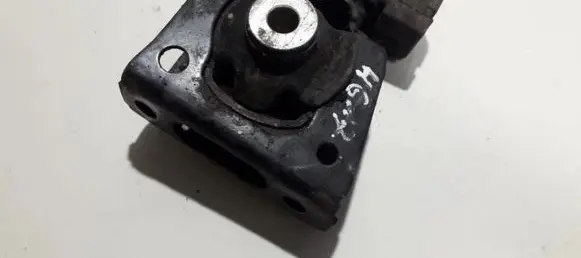 Toyota Prius (XW30) Engine mount bracket