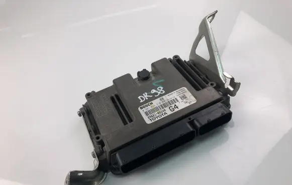 Toyota Avensis T250 Engine control unit/module 8966105G40