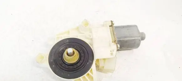 Mercedes-Benz C AMG W204 Front door window regulator motor A2048200142