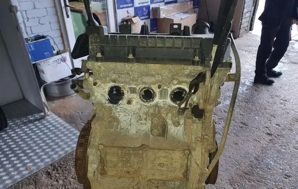 Mitsubishi Colt Engine MN195823 MN168403