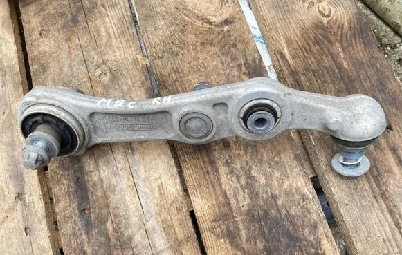 Mercedes-Benz C W205 Front lower control arm/wishbone 20514RE 37435