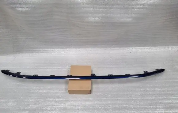 Front bumper splitter molding