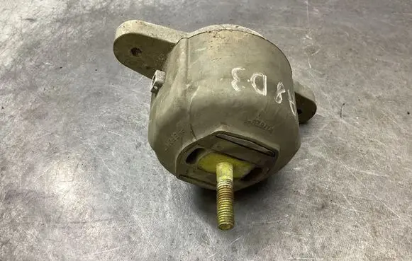 Engine mount bracket