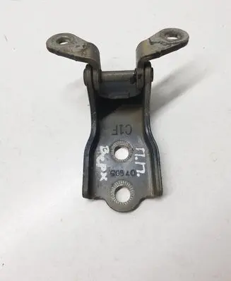 Chevrolet Captiva Front door upper hinge