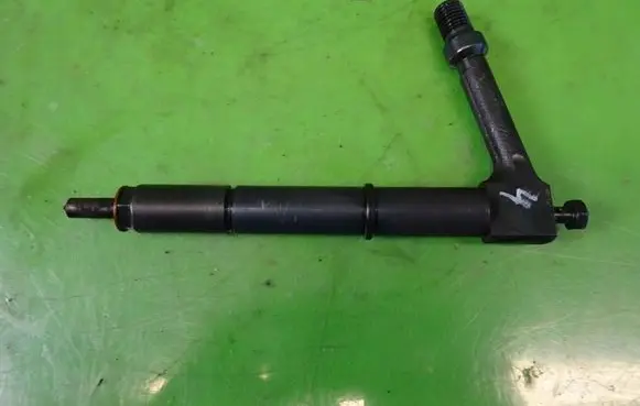Nissan Almera Fuel injector