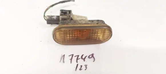 Volkswagen PASSAT B4 Front fender indicator light 3A0949117B