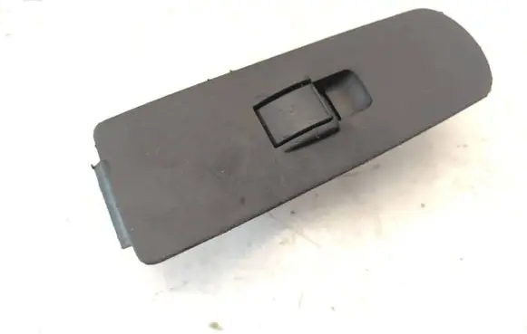 Mitsubishi Colt Electric window control switch 8608A077 C8DD563M 2615D6