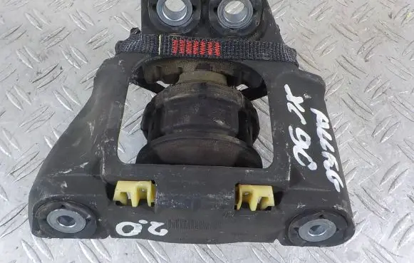 Volvo XC90 Engine mount bracket 31686885 8122851
