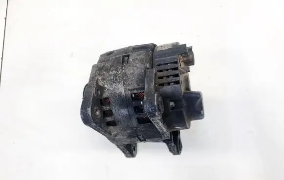 Volkswagen Polo Generator/alternator 03D903025J