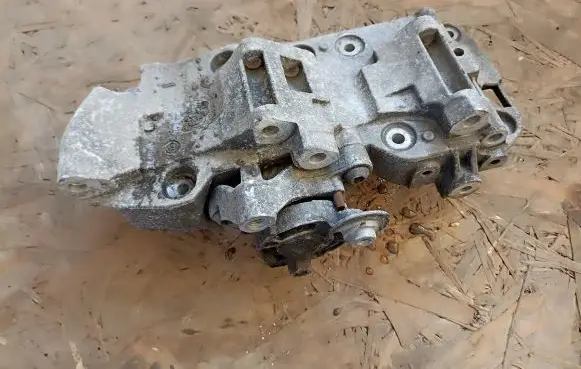BMW 5 F10 F11 Generator/alternator bracket 8506863