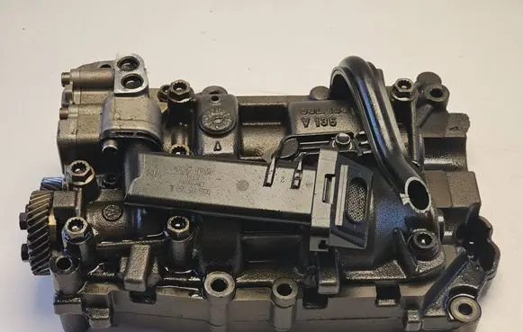 Volkswagen PASSAT B7 Oil pump 03L115105D 03L103537