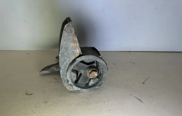 Smart ForTwo I Engine mount bracket