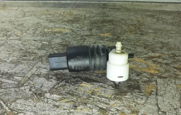 Audi A6 S6 C6 4F Windshield washer spray nozzle 1K6955651 3122789