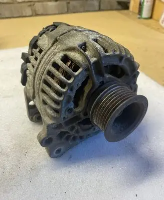 Volkswagen Golf IV Generator/alternator 028903028C 0124315003