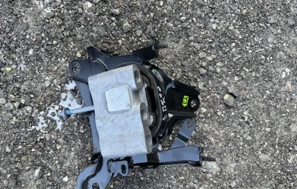 Toyota C-HR II Gearbox mount Y33