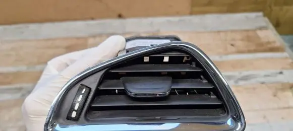 Chevrolet Cruze II Dashboard side air vent grill/cover trim 39098649 812812077 73150490