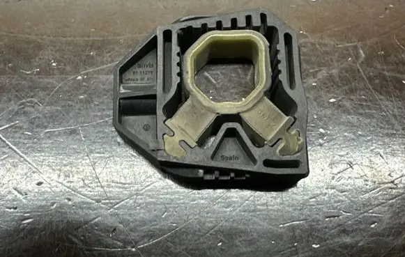 Seat Leon (1P) Radiator mount bracket 1K0121367D 1Z0121367A