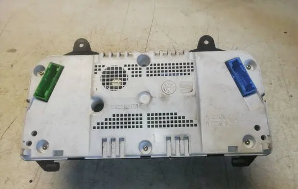 Volkswagen Polo III 6N 6N2 6NF Speedometer (instrument cluster) 1036025070 5220301800
