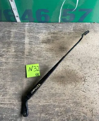 Chrysler Voyager Front wiper blade arm 23109769 4717364B