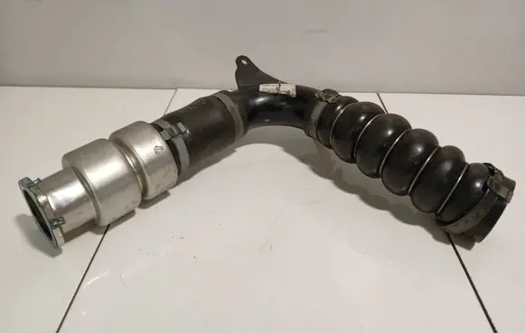 Intercooler hose/pipe
