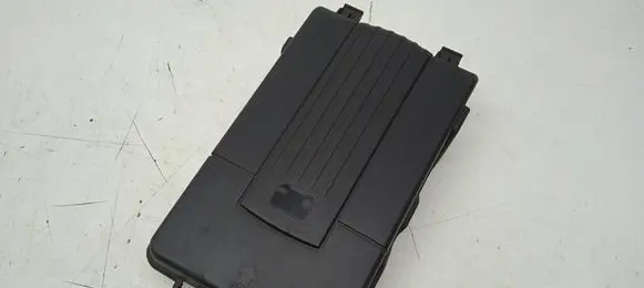 Audi A3 S3 8P Battery box tray cover/lid 3C0915443A