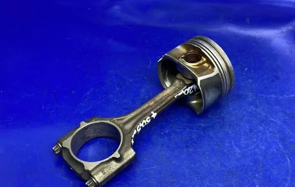 Audi A4 S4 B7 8E 8H Piston 82L143 82.460 06DD