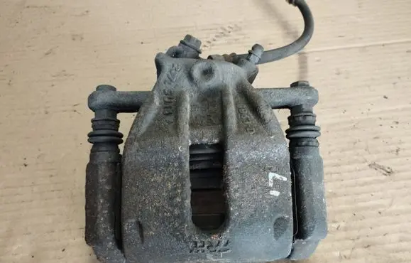 Nissan Note (E11) Front brake caliper