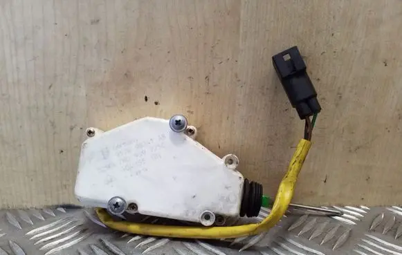 Fuel tank cap lock motor