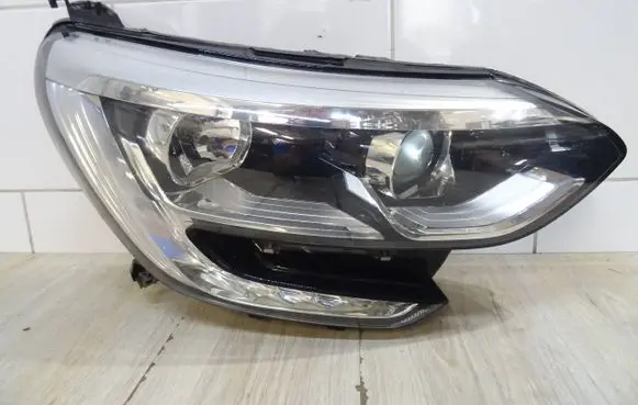 Renault Megane IV Headlight/headlamp 260107670R