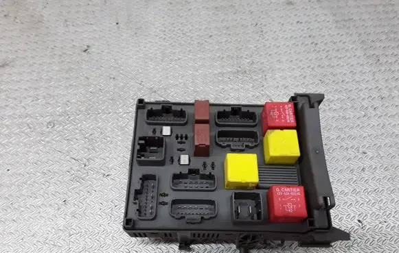 Renault Espace - Grand espace IV Fuse module 8200004201E