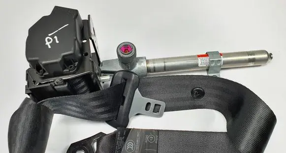 Volvo C70 Rear seatbelt 8639565