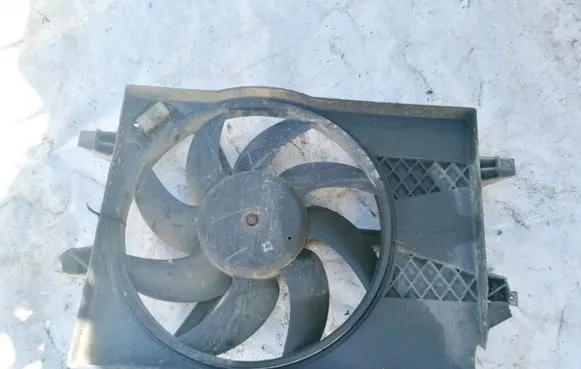 Ford Fiesta Radiator cooling fan shroud