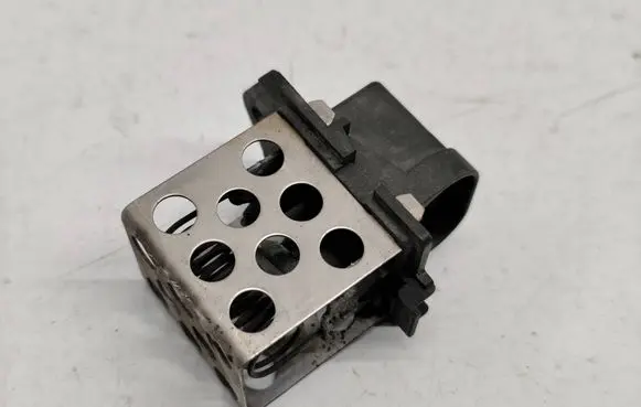 Nissan Micra Coolant fan relay 8200045082