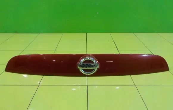 Nissan Juke I F15 Rear light center trim bar blend 