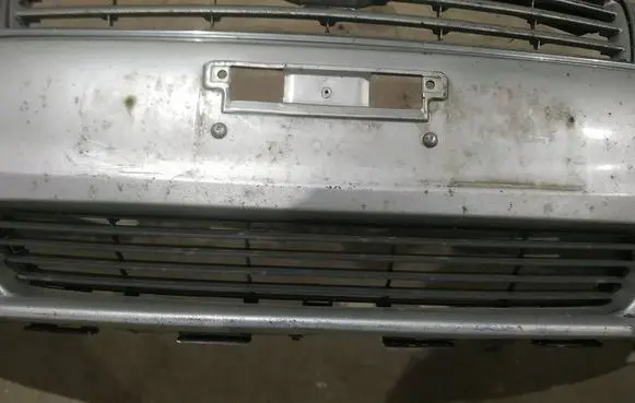 Toyota Avensis T250 Front bumper lower grill 