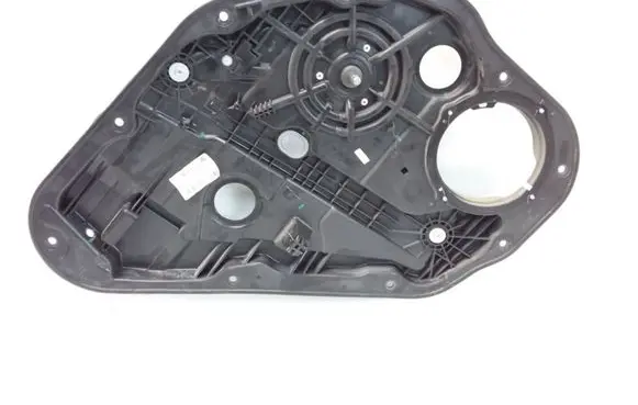 Rear door manual window regulator