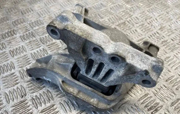 Peugeot 308 Engine mount bracket 4A100160
