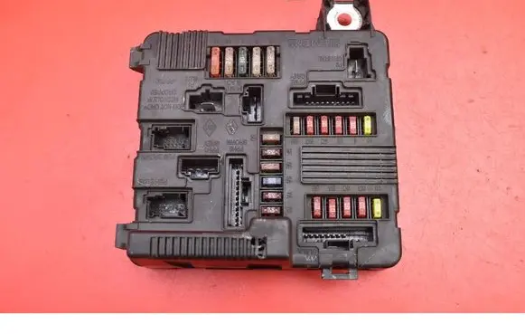 Renault Megane II Fuse box set 8200306033B