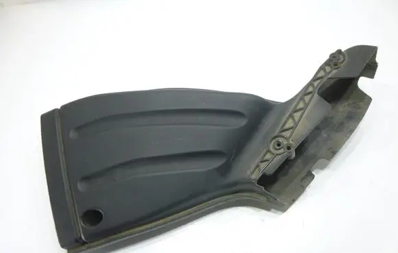 Audi A4 S4 B7 8E 8H Air intake duct part 8E0129618H