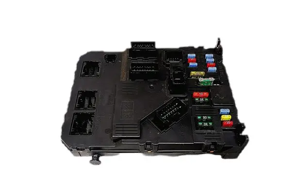Peugeot 206+ Fuse module 9657999780
