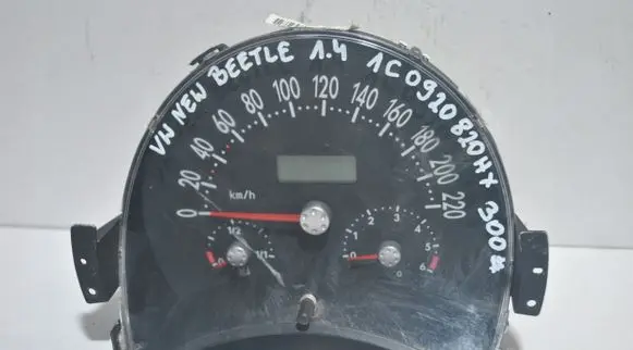 Volkswagen New Beetle Speedometer (instrument cluster) 1C0920820HX